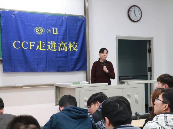 杜军平作报告 杜军平作报告