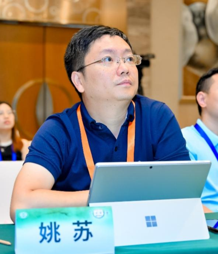 姚苏作思辨议题引导发言